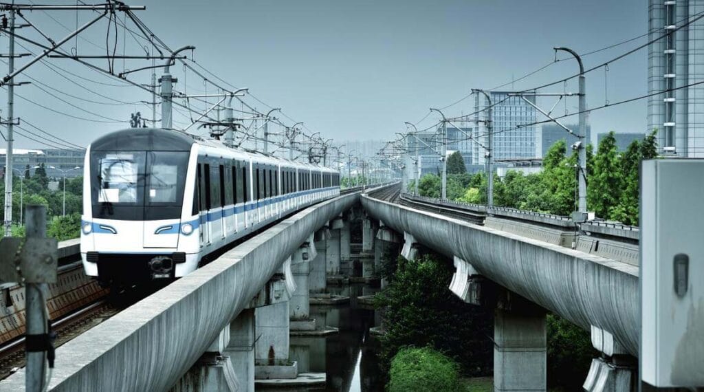 Urban metro train powered by a reliable traction power supply system
